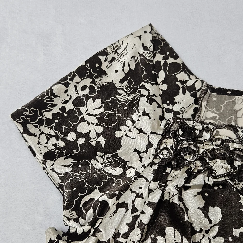 New York & Company satiny short cap sleeves top blouse with floral print Large - Picture 6 of 8